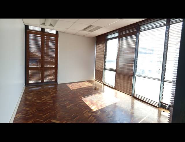 220M² OFFICE TO LET IN NDABENI